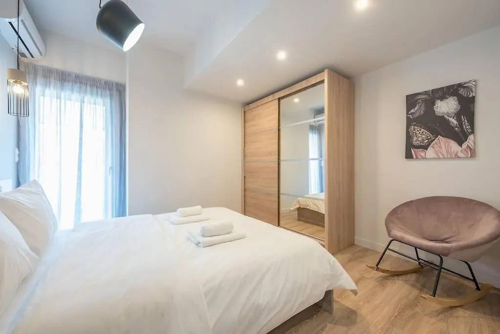 Modern Family Apartment With Rooftop Acropolis View Access-1